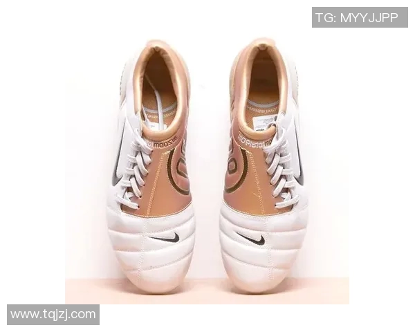 传奇球星的足迹:他们曾穿过的经典足球鞋盘点 传奇球星的足迹:他们曾穿过的经典足球鞋盘点